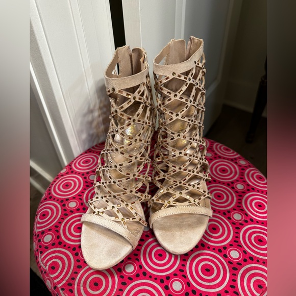 Classic Cage Gold Heels - Picture 14 of 14